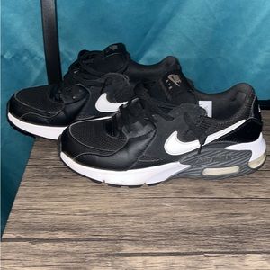 Women’s size 7 Nike max 90s
